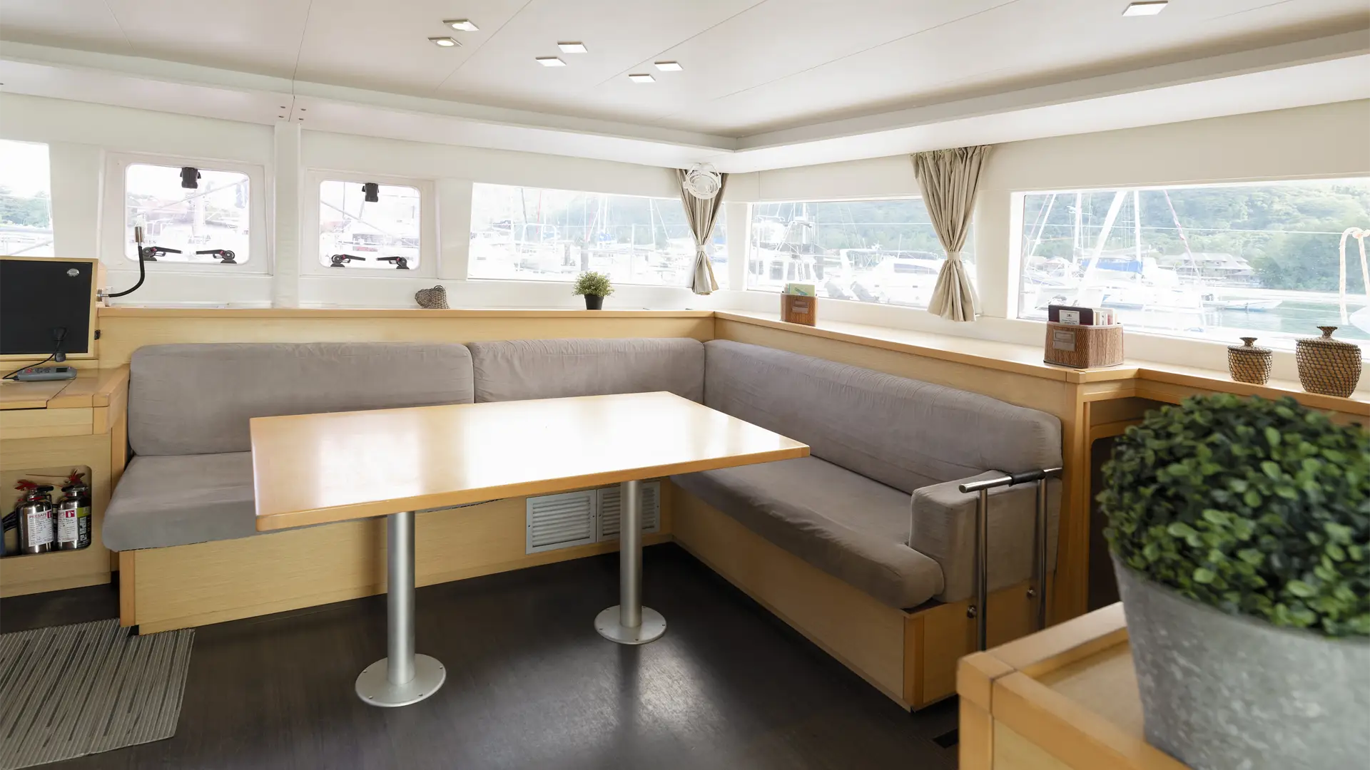 2012-lagoon-450f-muzikal-for-sale-thailand-galley 2012 Lagoon 450F Muzikal For Sale in Thailand Galley