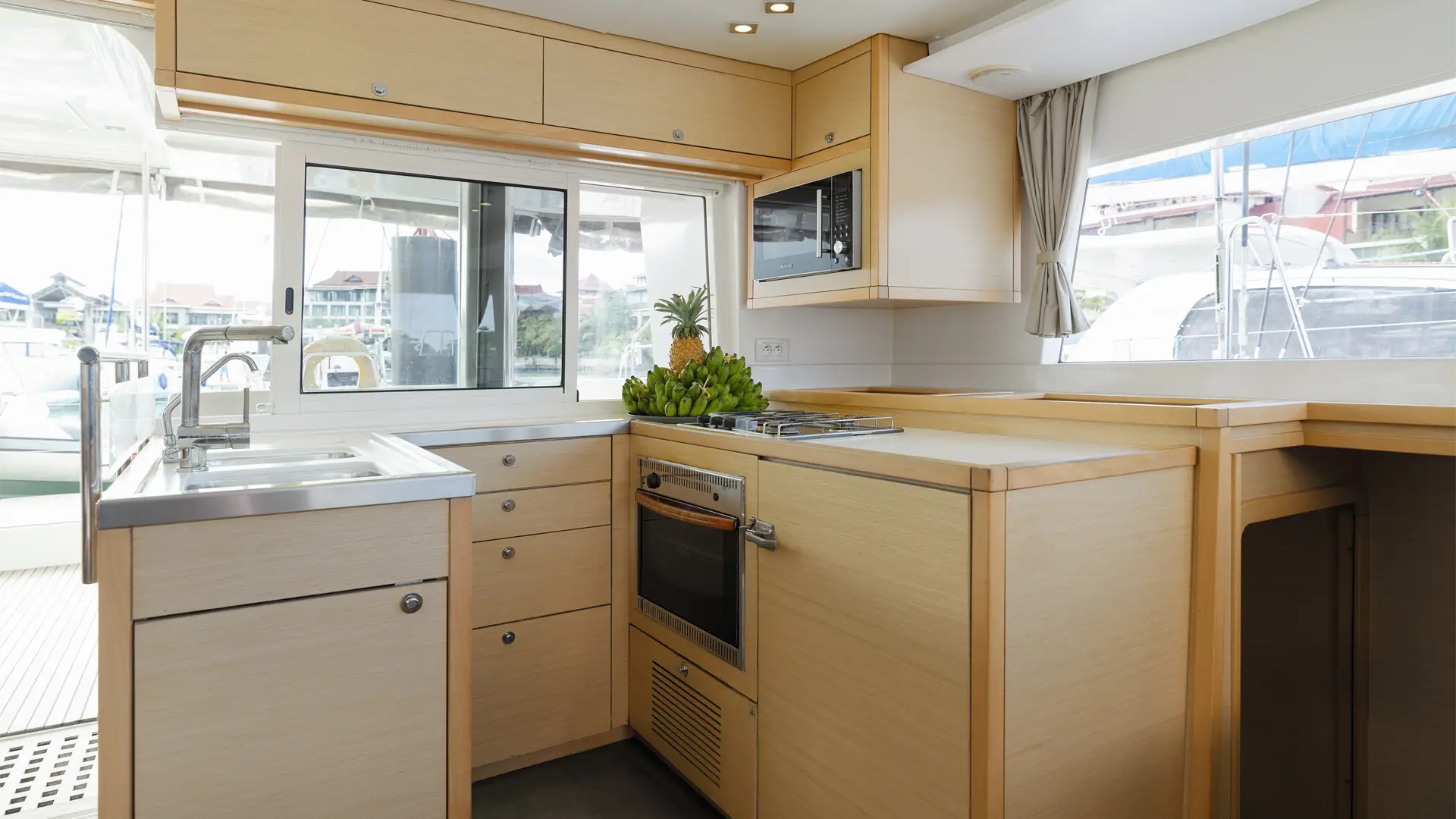 2012-lagoon-450f-muzikal-for-sale-thailand-saloon 2012 Lagoon 450F Muzikal For Sale in Thailand Saloon