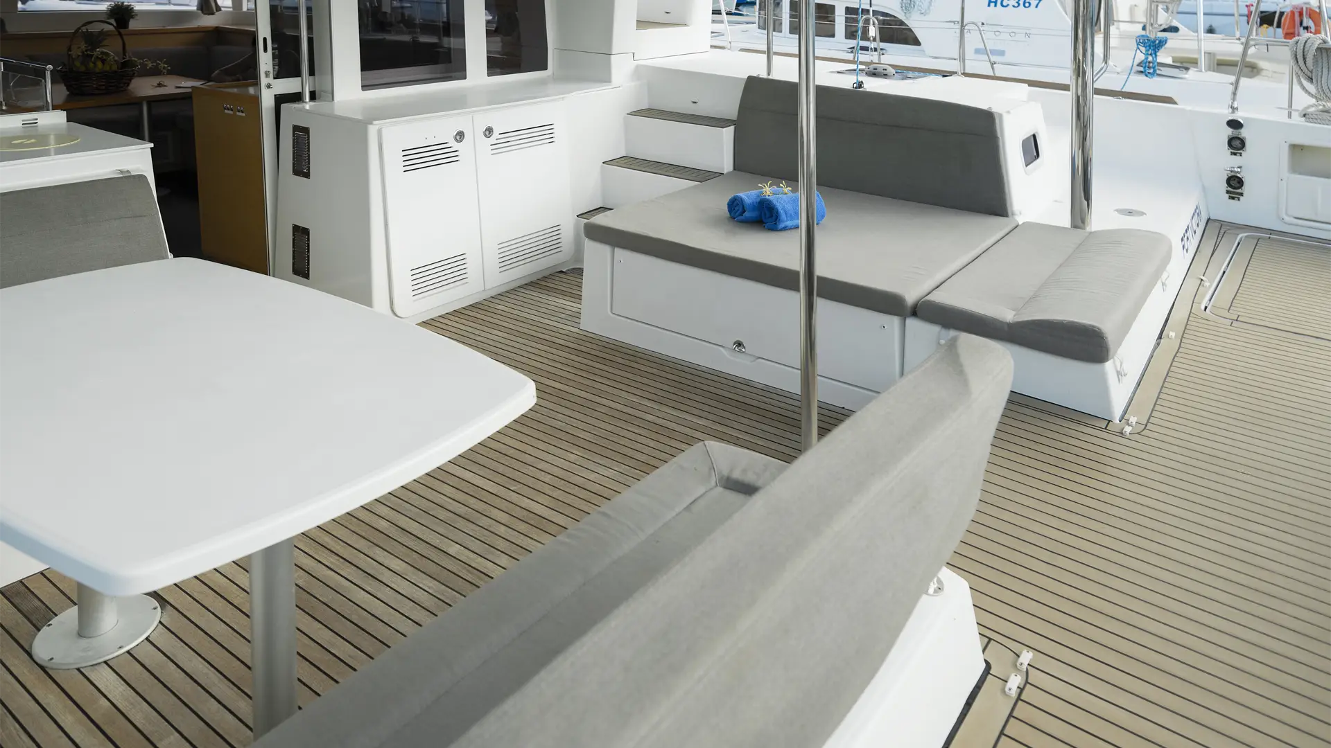 2012-lagoon-450f-muzikal-for-sale-thailand-seating 2012 Lagoon 450F Muzikal For Sale in Thailand Seating