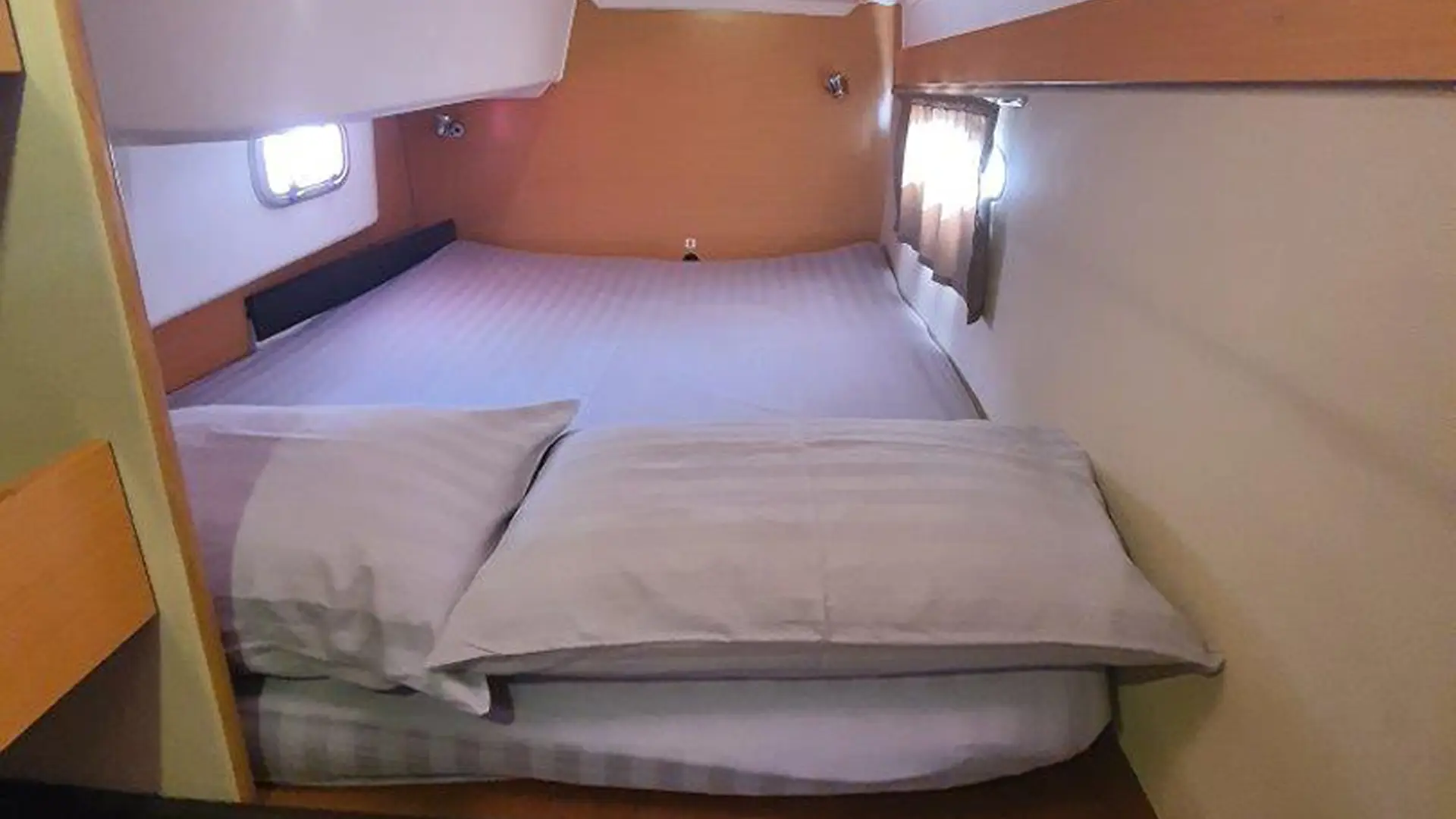 2013-fountaine-pajot-mahe-36-for-sale-thailand-ensuite 2013-fountaine-pajot-mahe-36-for-sale-thailand-ensuite