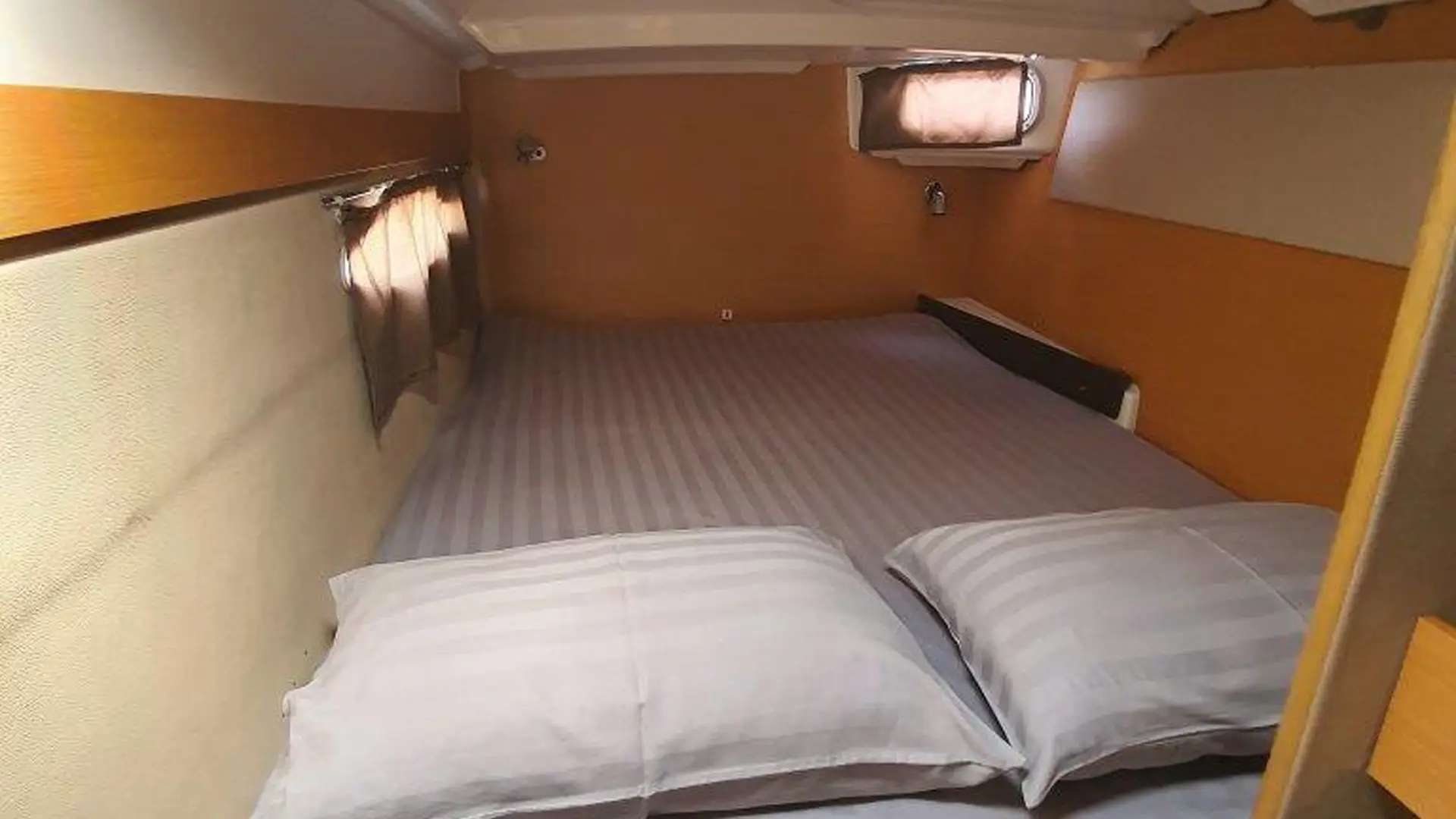 2013-fountaine-pajot-mahe-36-for-sale-thailand-port-side 2013-fountaine-pajot-mahe-36-for-sale-thailand-port-side