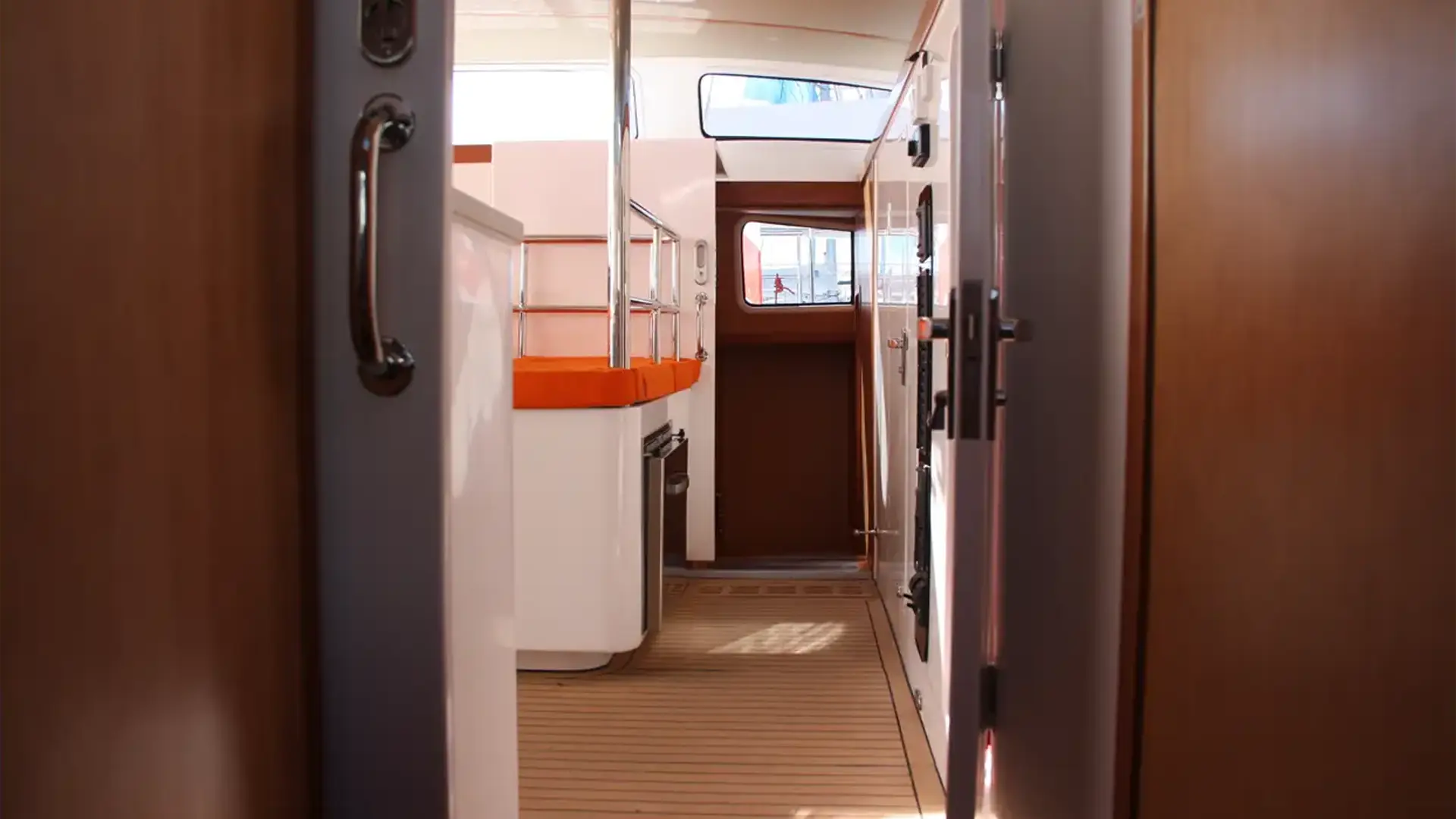 2015-island-spirit-is380-hybrid-electric-for-sale-thailand-deck 2015 Island Spirit IS380 Hybrid Electric For Sale Thailand Deck