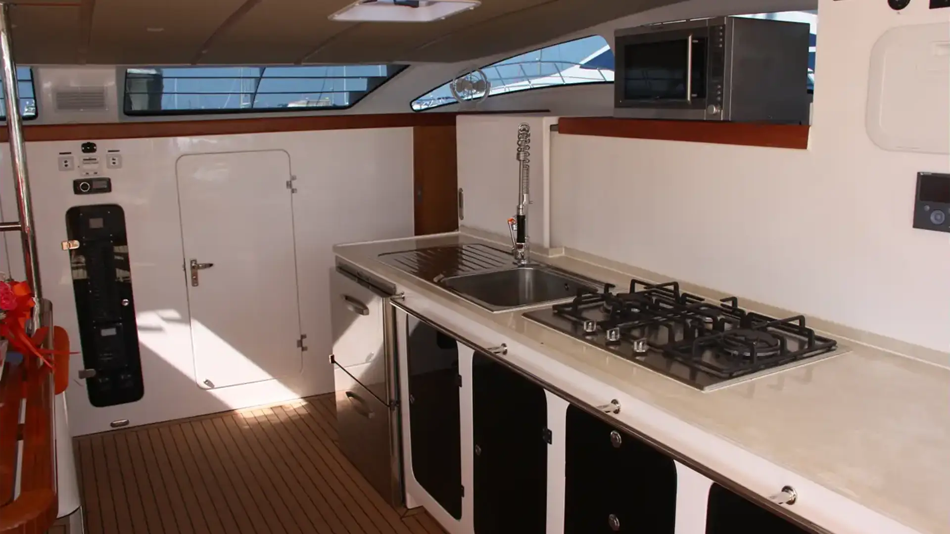 2015-island-spirit-is380-hybrid-electric-for-sale-thailand-saloon 2015 Island Spirit IS380 Hybrid Electric For Sale Thailand Saloon