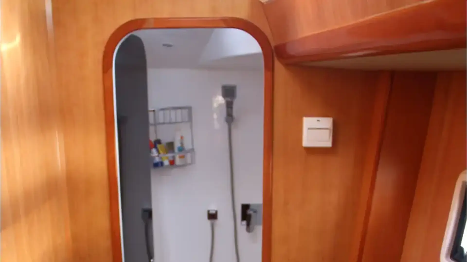 2015-island-spirit-is380-hybrid-electric-for-sale-thailand-shower 2015 Island Spirit IS380 Hybrid Electric For Sale Thailand Shower