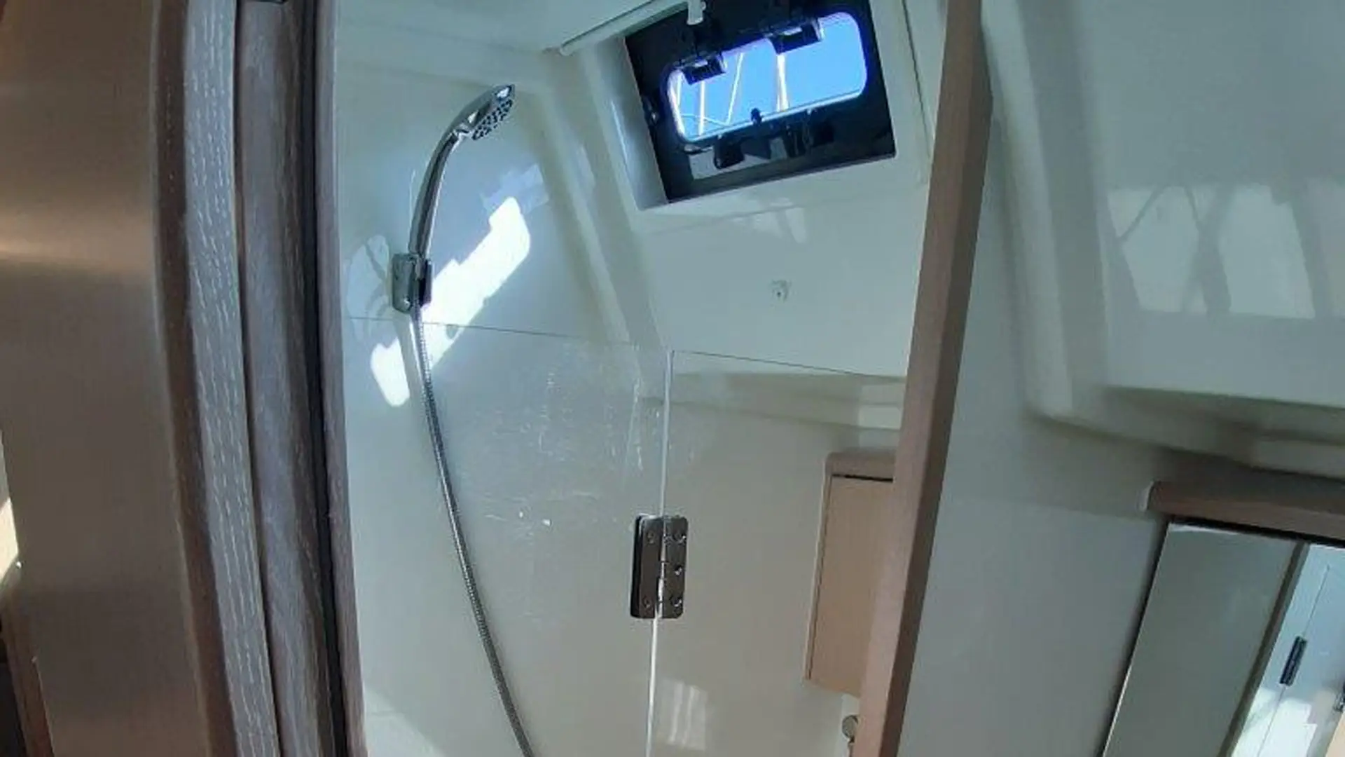 2018-bavaria-c45-for-sale-thailand-isabella2-shower 2018-bavaria-c45-for-sale-thailand-isabella2-shower