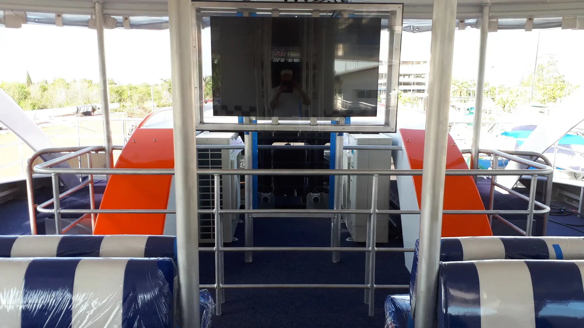 austhai-at1800-flybridge-seating AusThai AT1800 Flybridge Seating