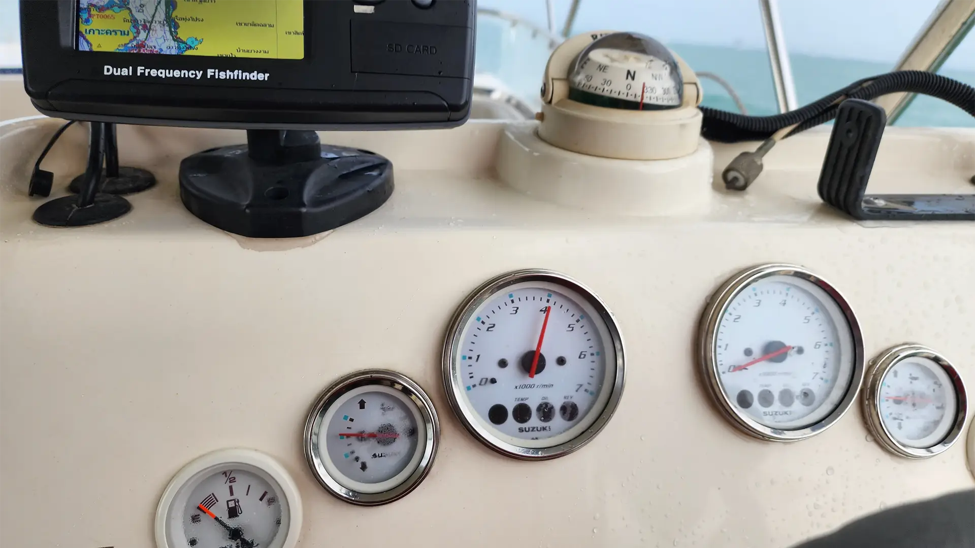 2011-austhai-800-wave-rider-for-sale-thailand-controls 2011 AusThai 800 Wave Rider For Sale with Electronics and Fish Finder