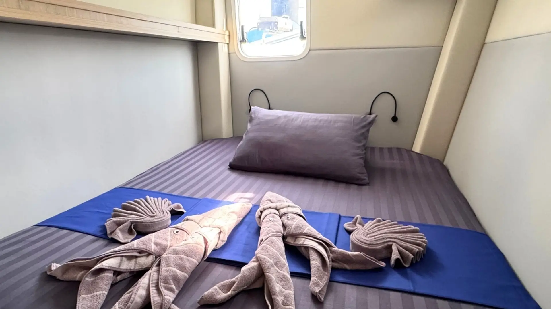 2026-island-spirit-is410-guest-suite 2026 Island Spirit IS410 Guest Suite