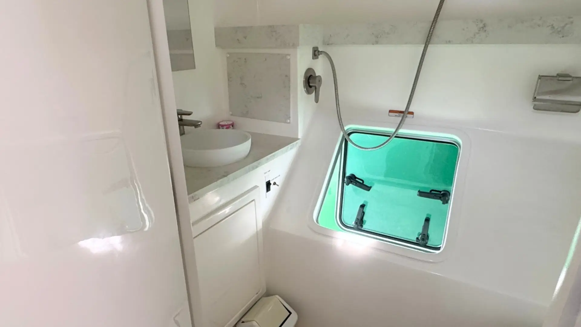 2026-island-spirit-is410-shower 2026 Island Spirit IS410 Shower