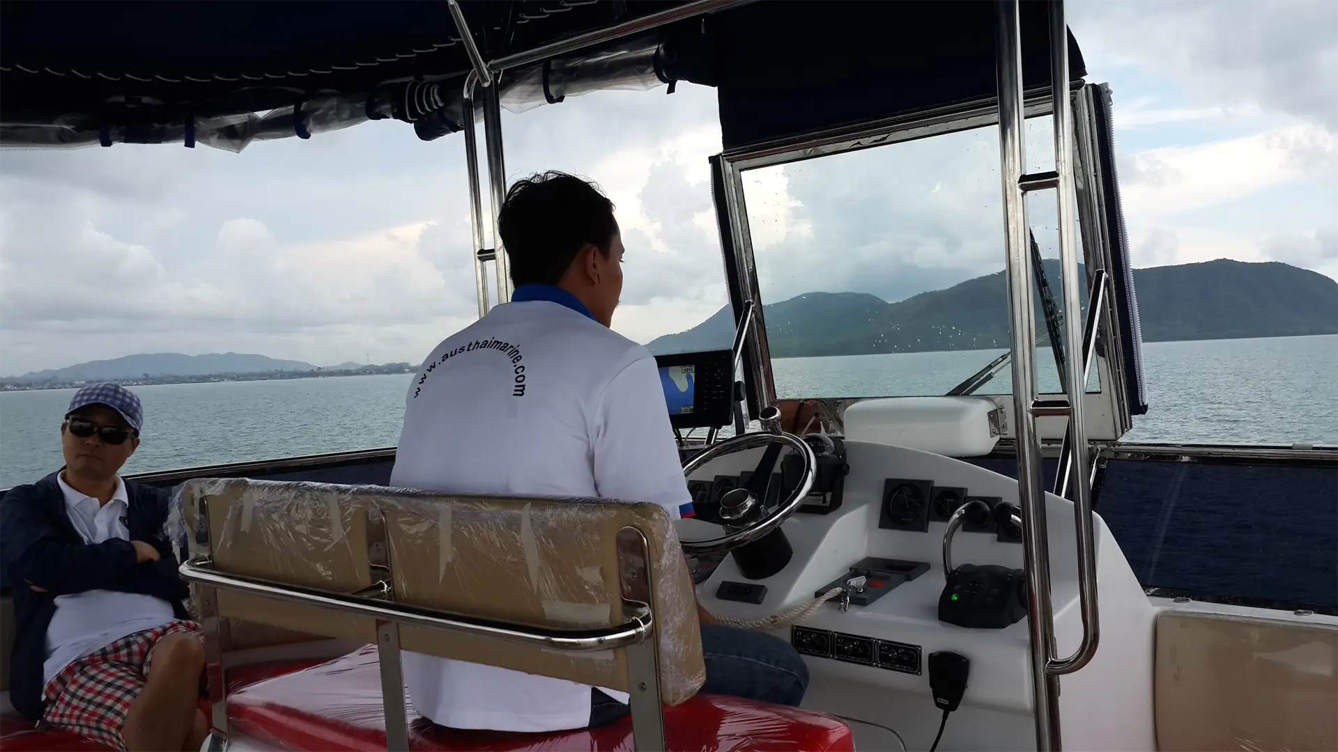 austhai-at1500-flybridge AusThai AT1500 Flybridge
