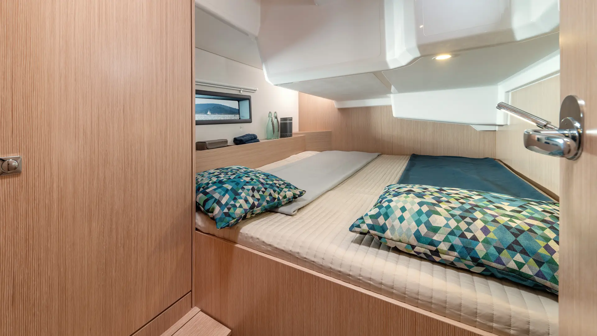 bavaria-c42-cabin Bavaria C42 Cabins
