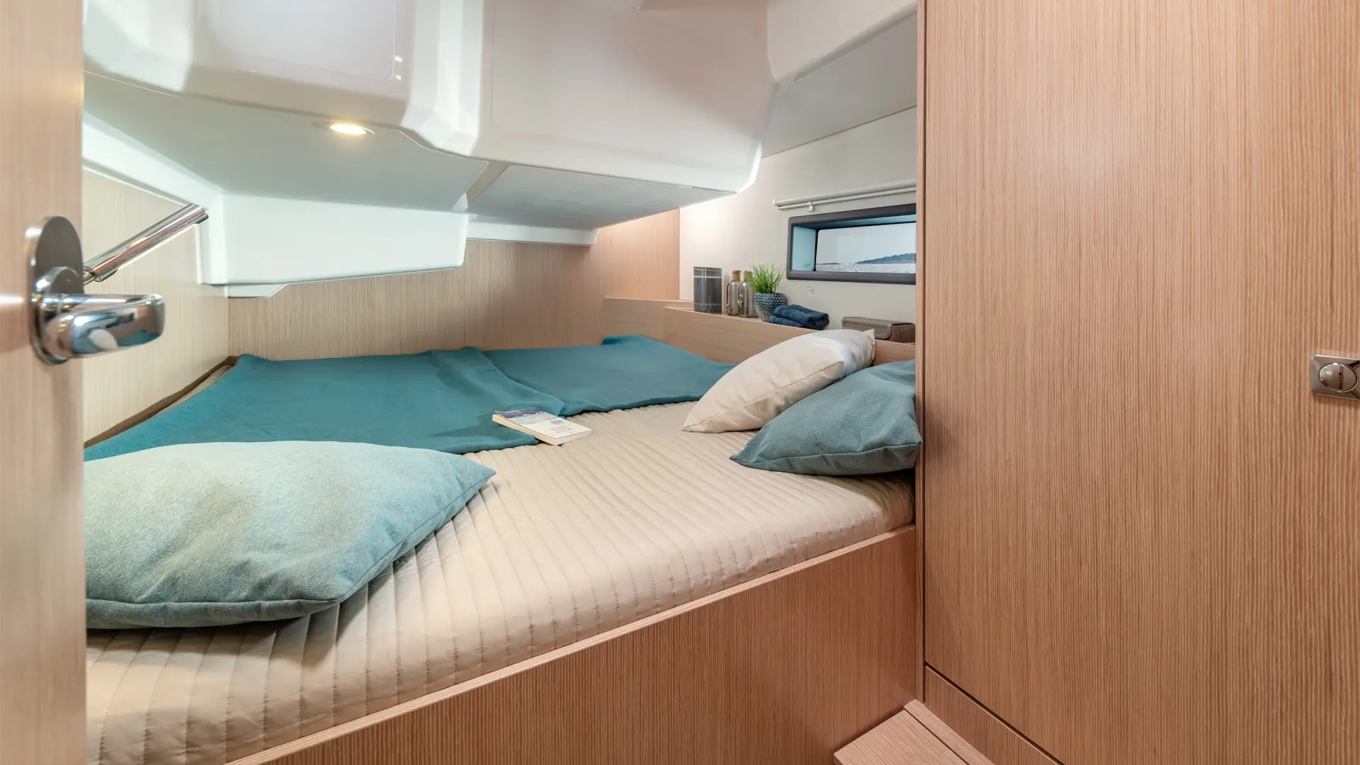 bavaria-c42-guest-suite Bavaria C42 Guest Suite