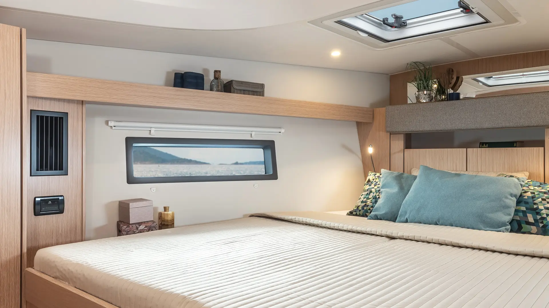 bavaria-c42-master-cabin Bavaria C42 Master Cabin