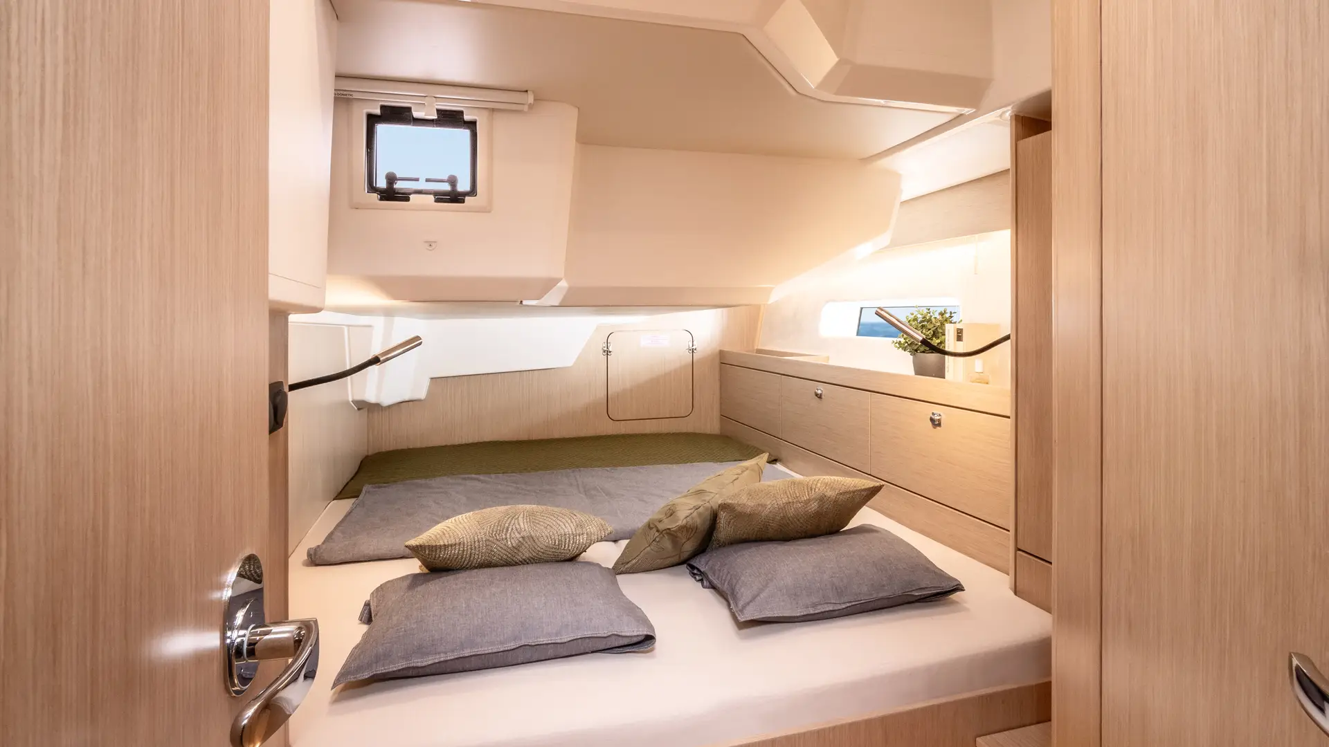 bavaria-c46-cabin Bavaria C46 Cabin