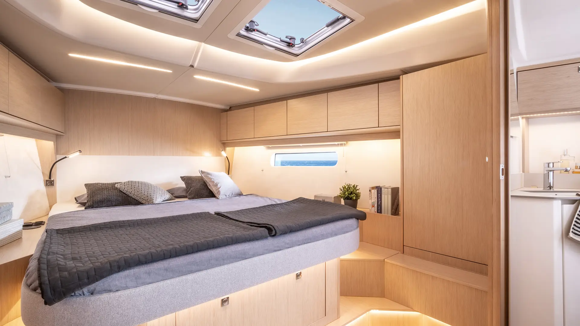 bavaria-c46-master Bavaria C46 Master Suite