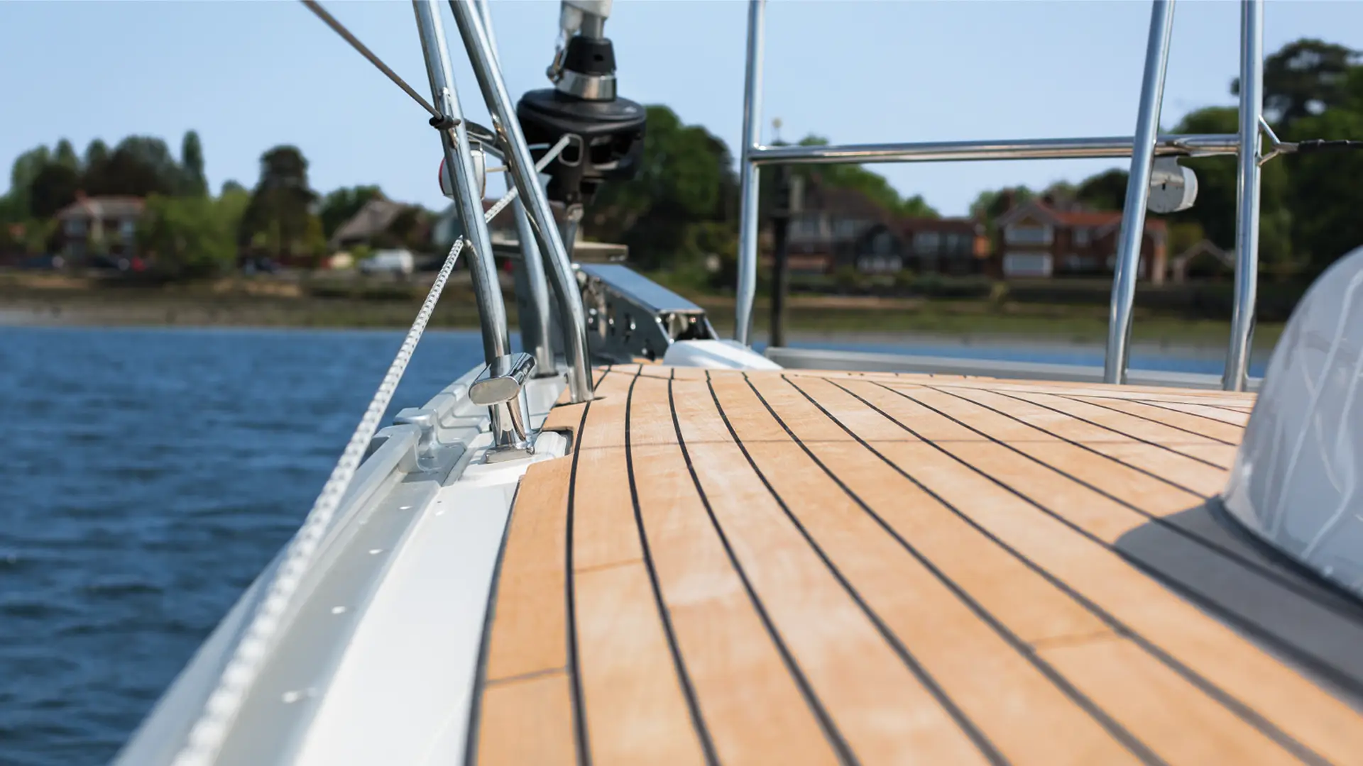 bavaria-cruiser-34-decking Bavaria Cruiser 34 Decking