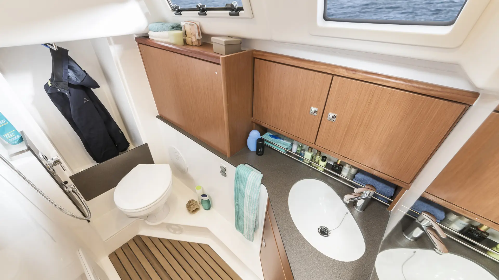 bavaria-cruiser-34-shower Bavaria Cruiser 34 Shower