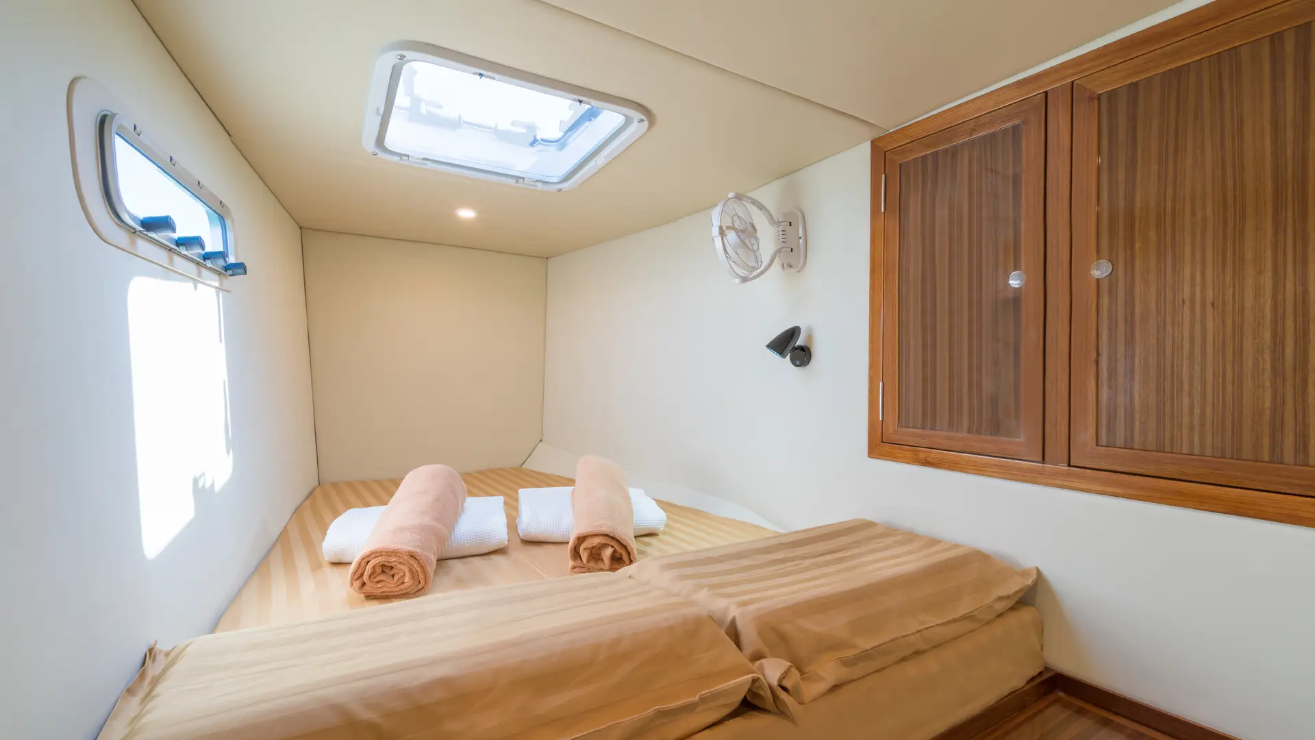 island-spirit-is410-cabin Island Spirit IS410 Cabin