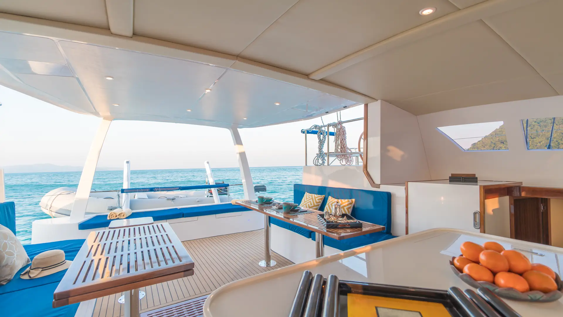 island-spirit-is410-galley-seating Island Spirit IS410 Galley Seating