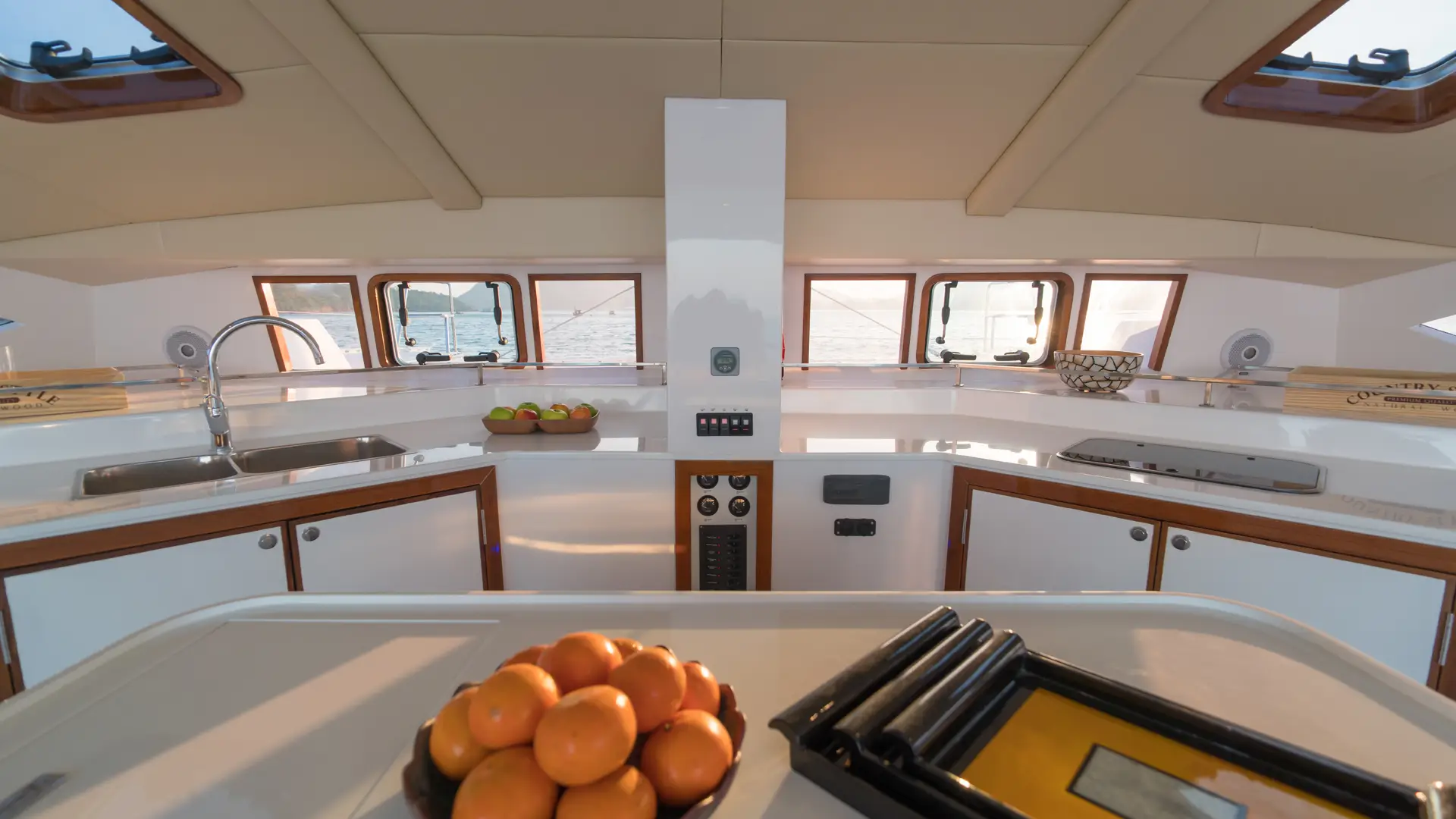 island-spirit-is410-galley Island Spirit IS410 Galley