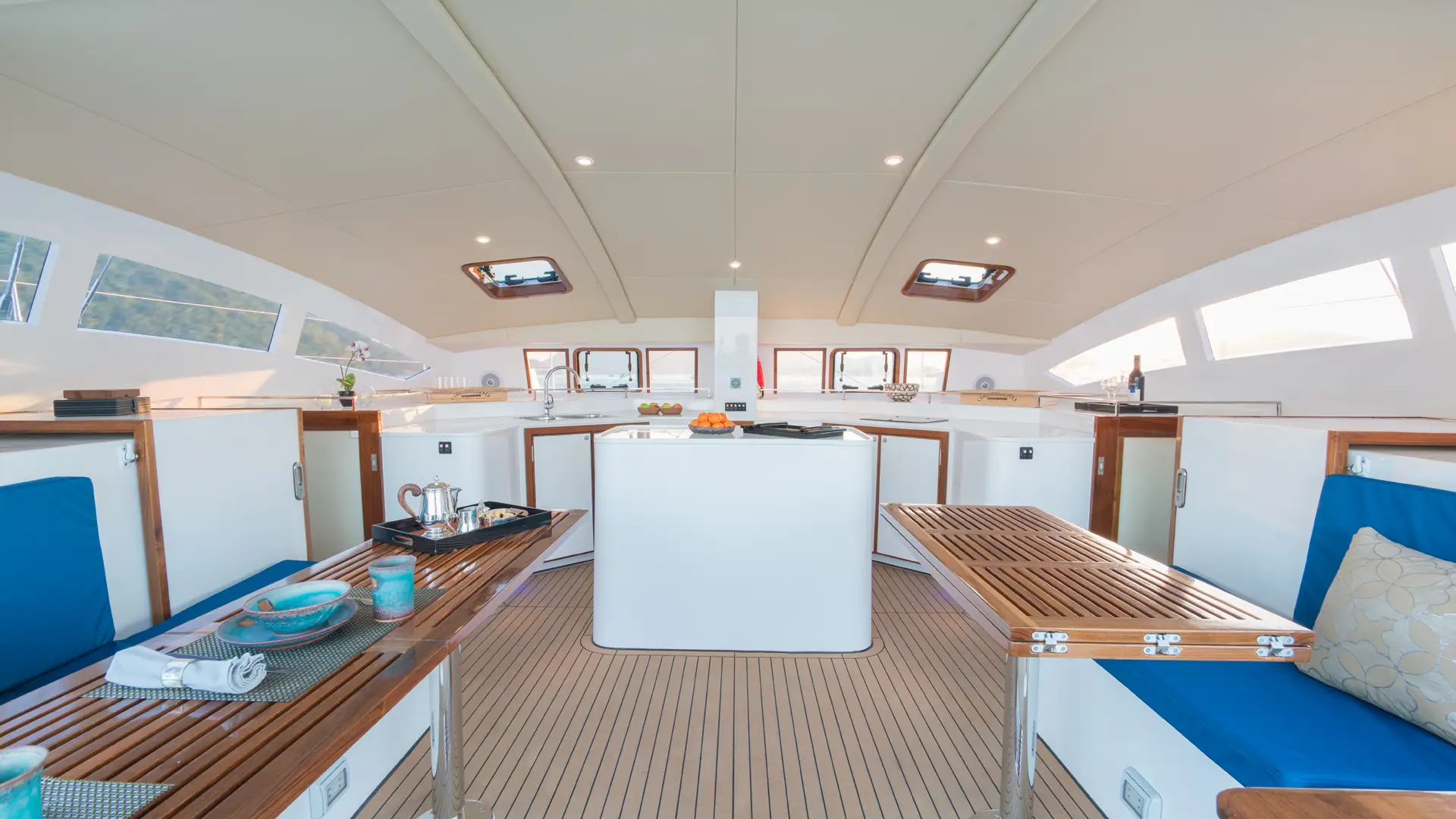island-spirit-is410-saloon-layout Island Spirit IS410 Saloon Layout