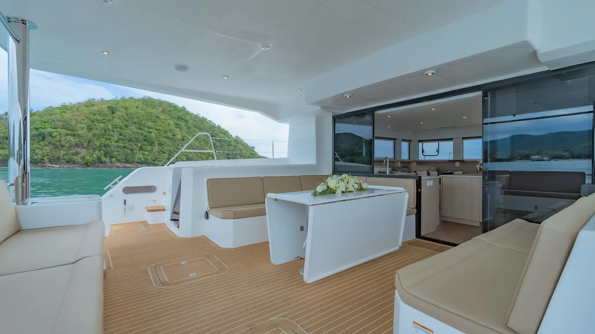 island-spirit-is525e-aft-deck Island Spirit IS525e Aft Deck