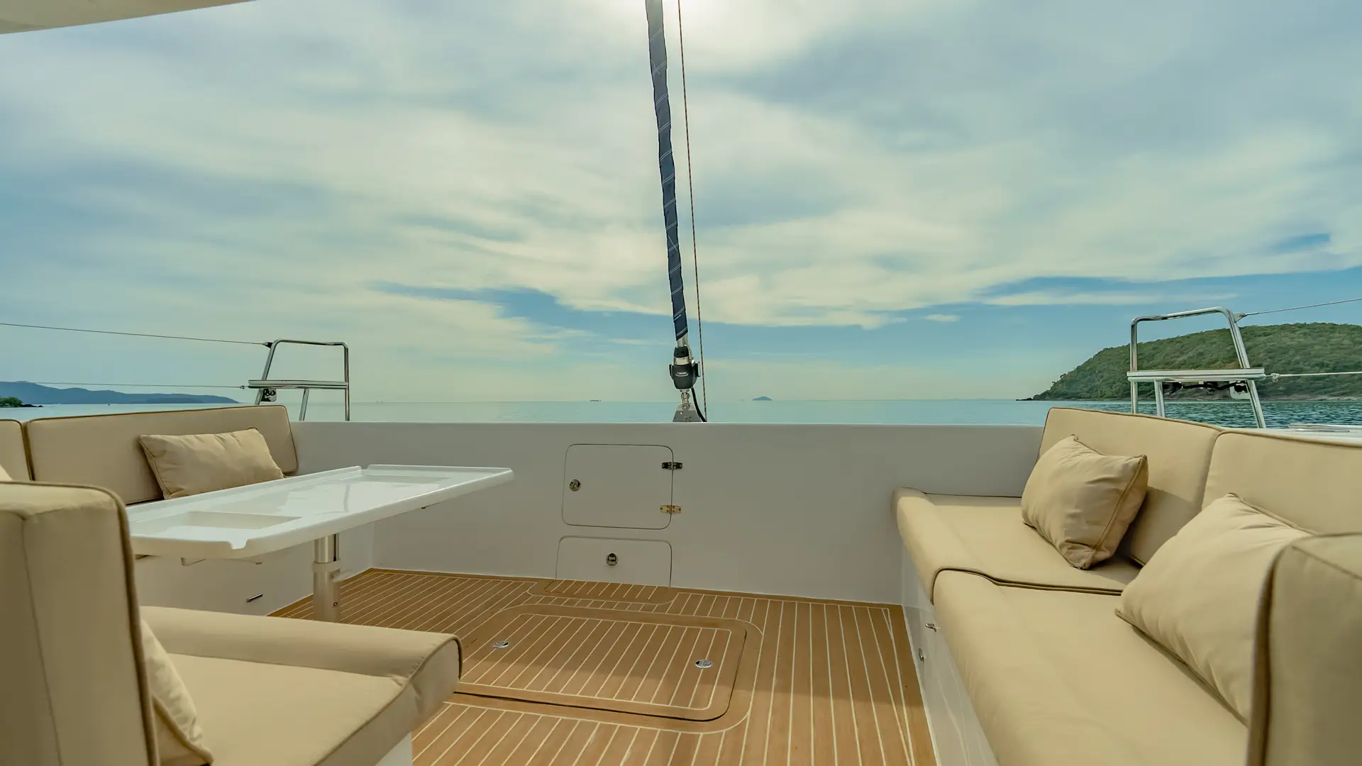 island-spirit-is525e-bow-seating Island Spirit IS525e Bow Seating
